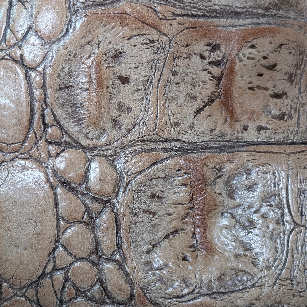 Vintage Brahmin Croc-Embossed Structured Leather Satchel | Beige | Gold Hardware - Picture 5 of 16